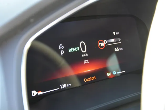 RENAULT Captur 1.8 E-Tech techno