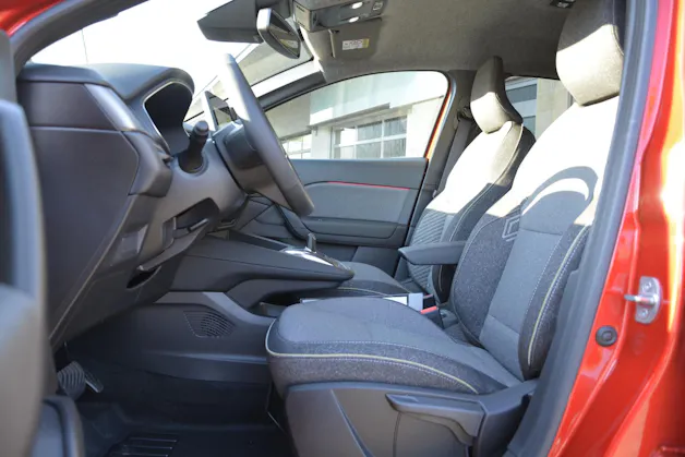 RENAULT Captur 1.8 E-Tech techno