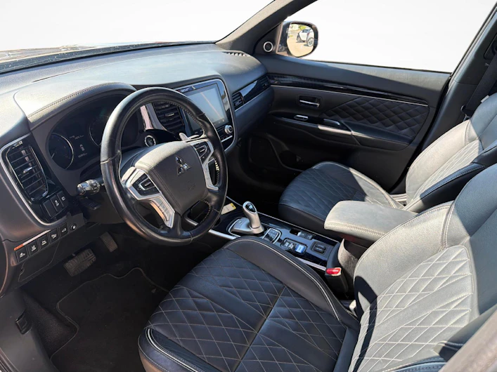 Fahrzeugbild MITSUBISHI OUTLANDER