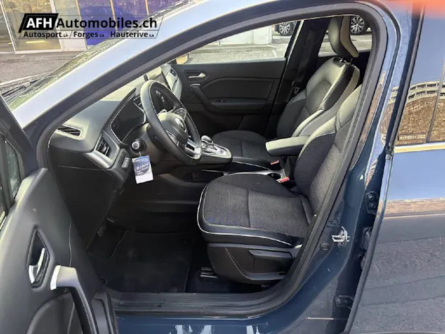 RENAULT Captur 1.6 E-Tech Plug-in Init