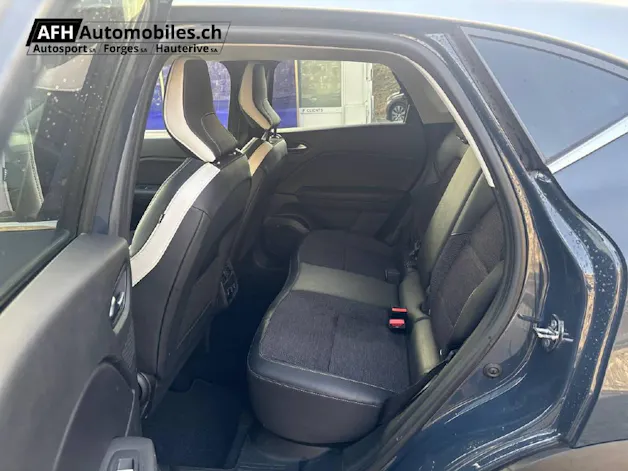 RENAULT Captur 1.6 E-Tech Plug-in Init