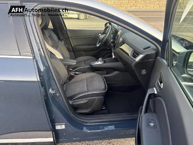 RENAULT Captur 1.6 E-Tech Plug-in Init