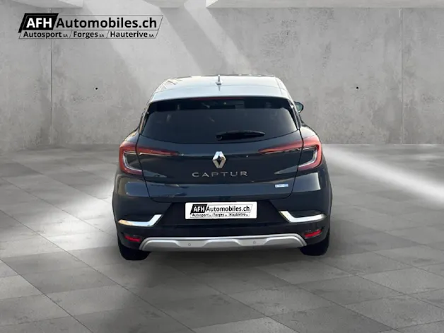 RENAULT Captur 1.6 E-Tech Plug-in Init