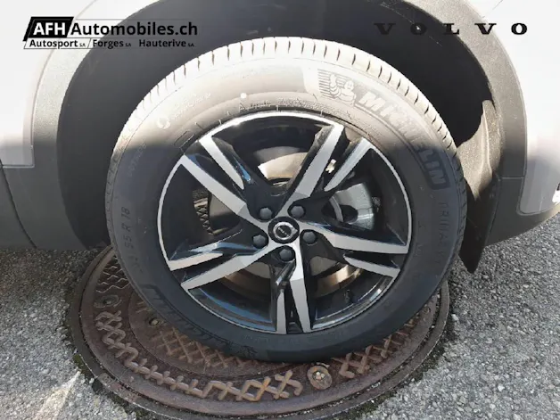 VOLVO XC40 2.0 B3 MH Core