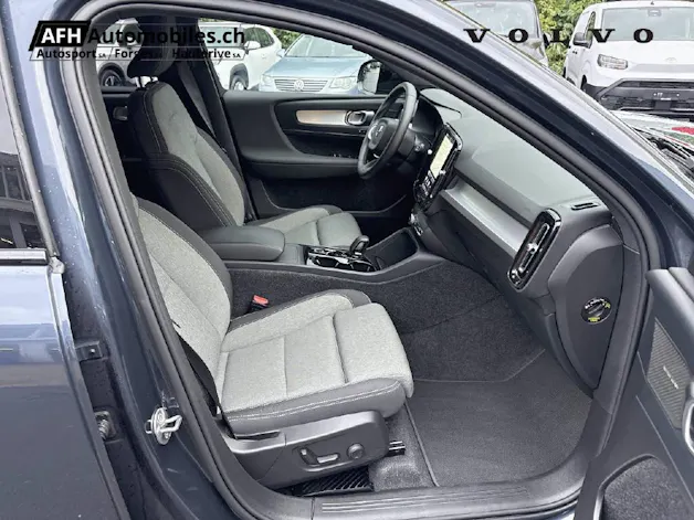 VOLVO XC40 2.0 B3 MH Plus Dark