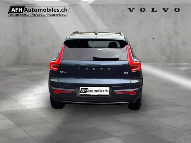 VOLVO XC40 2.0 B3 MH Plus Dark