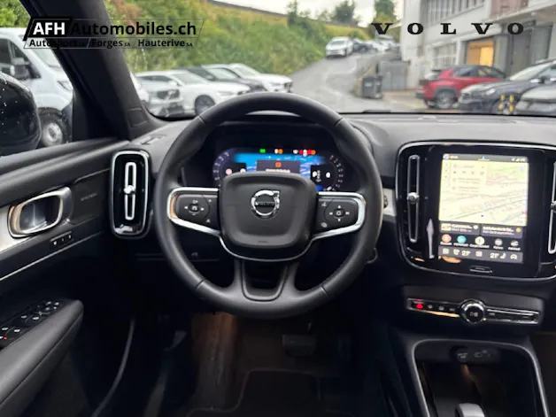 VOLVO XC40 2.0 B3 MH Plus Dark
