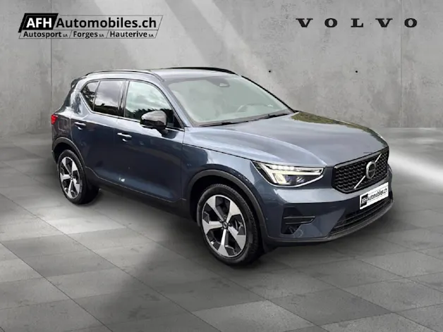 VOLVO XC40 2.0 B3 MH Plus Dark