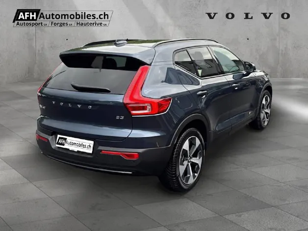 VOLVO XC40 2.0 B3 MH Plus Dark
