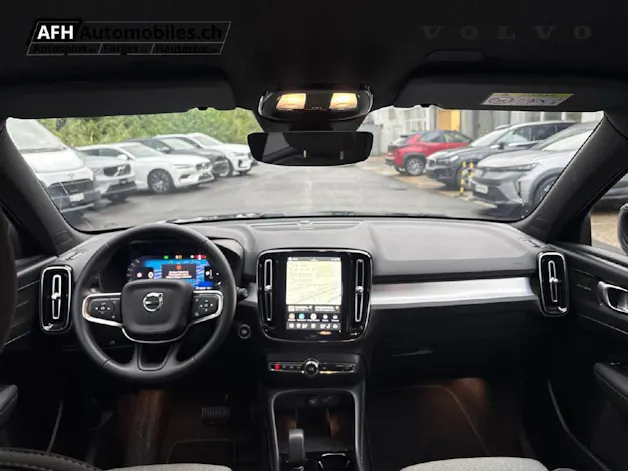 VOLVO XC40 2.0 B3 MH Plus Dark