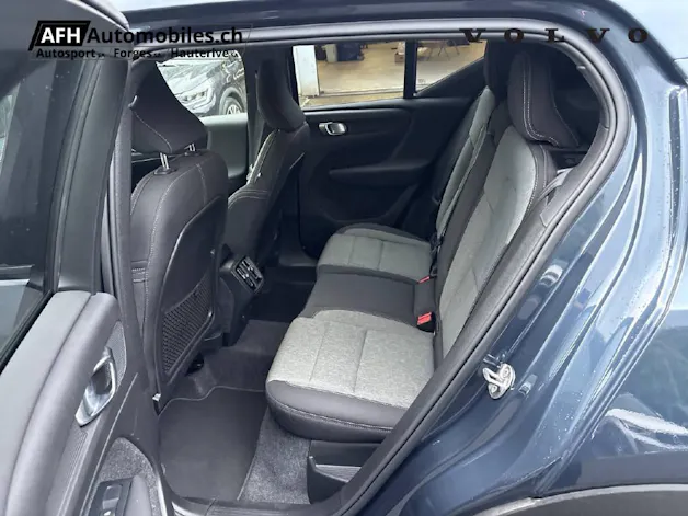 VOLVO XC40 2.0 B3 MH Plus Dark