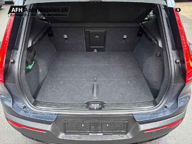 VOLVO XC40 2.0 B3 MH Plus Dark