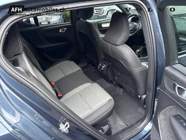 VOLVO XC40 2.0 B3 MH Plus Dark