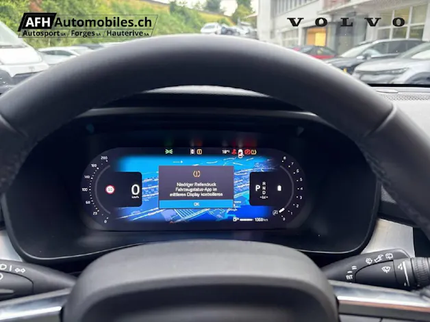 VOLVO XC40 2.0 B3 MH Plus Dark