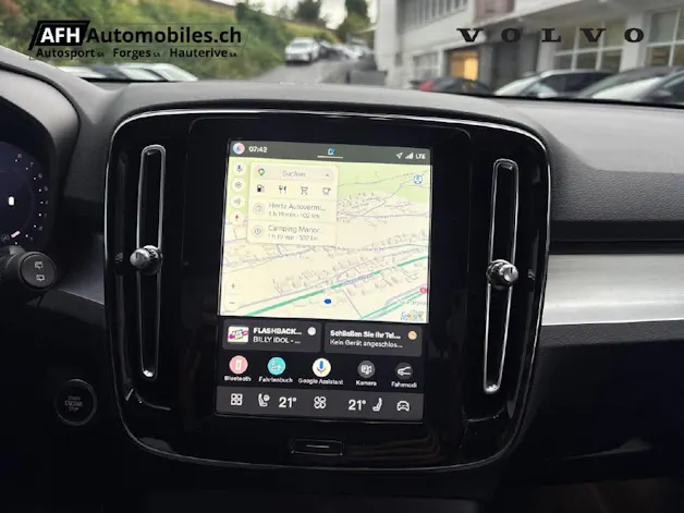 VOLVO XC40 2.0 B3 MH Plus Dark
