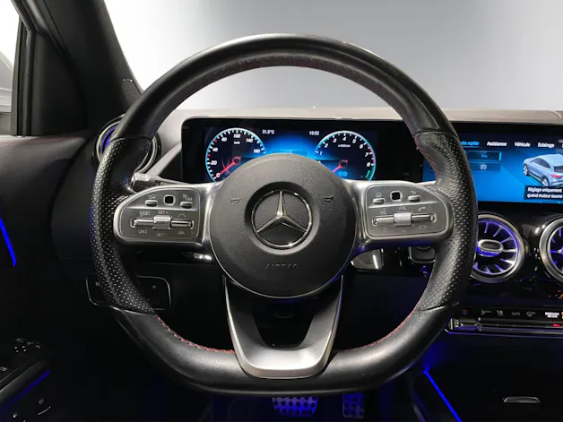 MERCEDES-BENZ GLA 250e AMG Line 8G-DCT