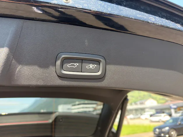 VOLVO XC40 2.0 B4 MH Plus Dark