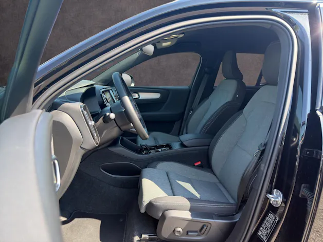 VOLVO XC40 2.0 B4 MH Plus Dark
