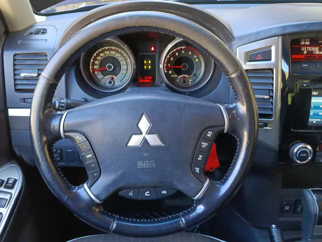 Mitsubishi Pajero 3.2 DI-D *** 7 places***