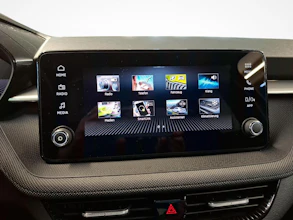 https://vehicle.imgix.net/4476179/466c8069-065a-498f-acfd-0a1964d652a0.jpg