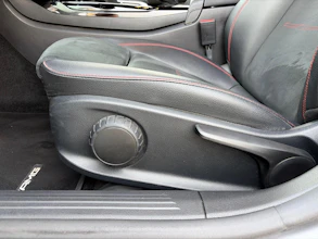 https://vehicle.imgix.net/4476208/3703309b-f6a5-4742-b590-af79832e3c36.jpg