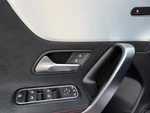https://vehicle.imgix.net/4476208/962207d9-ab2d-42da-8865-7e4b500fa460.jpg