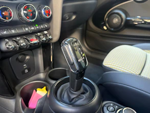 https://vehicle.imgix.net/4476516/112c699b-59fd-4374-ac61-77a30db22a7c.jpg