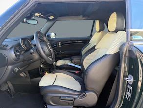 https://vehicle.imgix.net/4476516/b2f40d30-8475-462f-859f-cc5f4514e2a4.jpg
