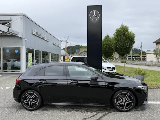 MERCEDES-BENZ A 200 AMG Line