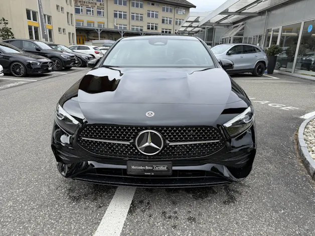 MERCEDES-BENZ A 200 AMG Line