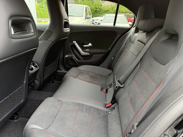 MERCEDES-BENZ A 200 AMG Line