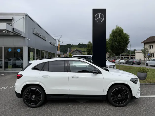 MERCEDES-BENZ GLA 220 d Swiss Star AMG Line 4matic