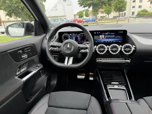 MERCEDES-BENZ GLA 220 d Swiss Star AMG Line 4matic