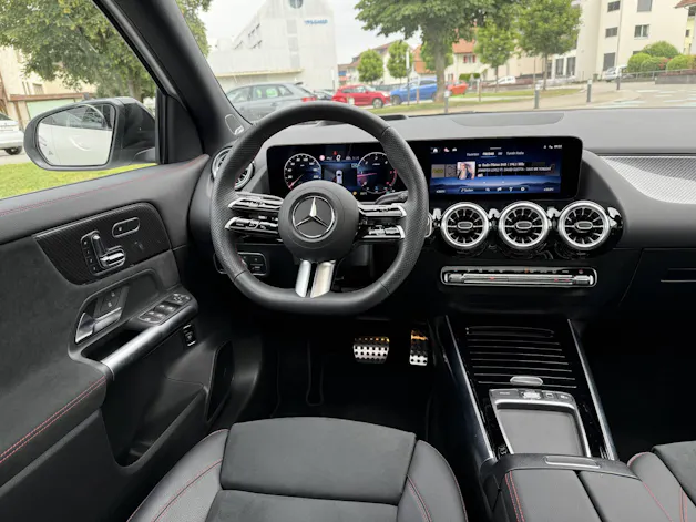 MERCEDES-BENZ GLA 220 d Swiss Star AMG Line 4matic