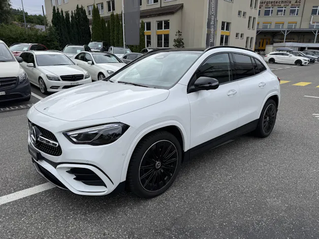 MERCEDES-BENZ GLA 220 d Swiss Star AMG Line 4matic