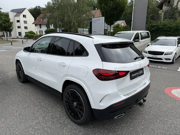 MERCEDES-BENZ GLA 220 d Swiss Star AMG Line 4matic