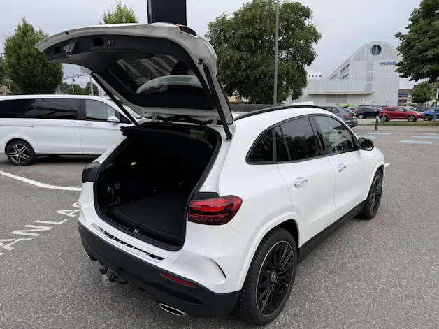 MERCEDES-BENZ GLA 220 d Swiss Star AMG Line 4matic