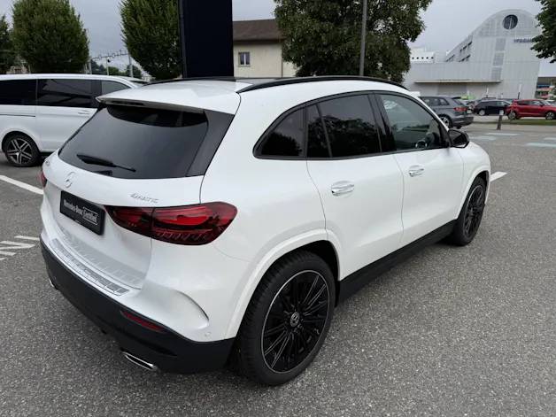 MERCEDES-BENZ GLA 220 d Swiss Star AMG Line 4matic