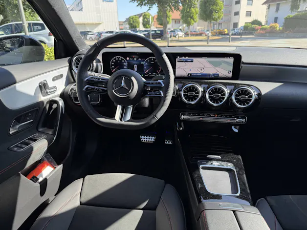 MERCEDES-BENZ A 200 Night Star AMG Line