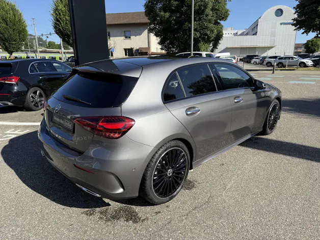 MERCEDES-BENZ A 200 Night Star AMG Line