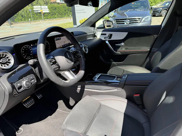 MERCEDES-BENZ A 250 AMG Line 4m