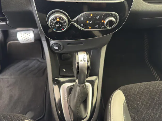RENAULT Clio 1.2 TCe 120PS 90th Anniv. S/S *Automat*