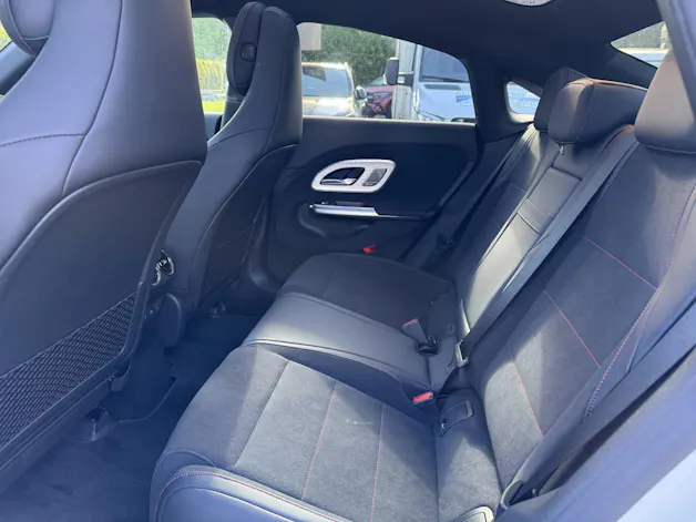 MERCEDES-BENZ CLA 350 AMG Line 4matic