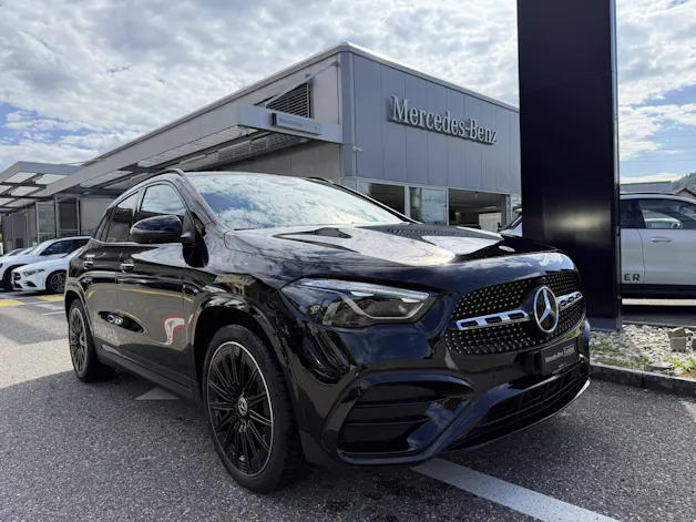 MERCEDES-BENZ GLA 200 Night Star AMG Line