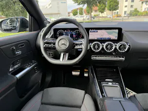MERCEDES-BENZ GLA 200 Night Star AMG Line