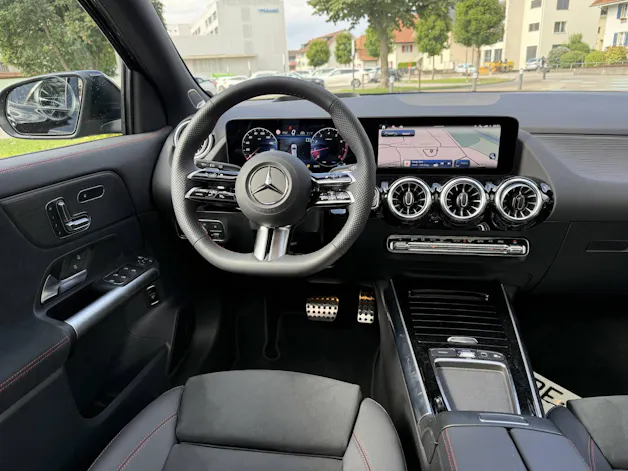 MERCEDES-BENZ GLA 200 Night Star AMG Line