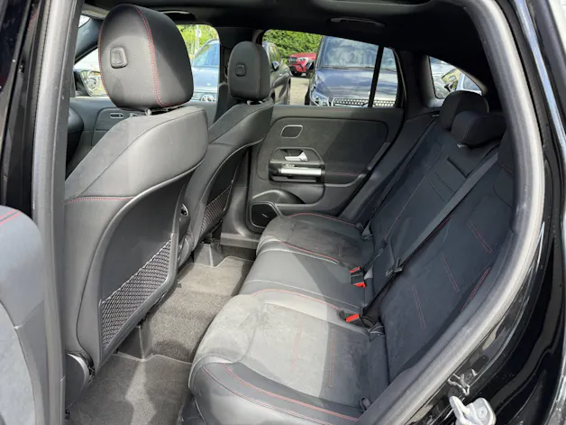 MERCEDES-BENZ GLA 200 Night Star AMG Line