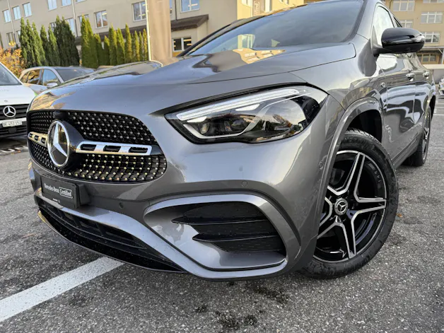 MERCEDES-BENZ GLA 250 e EQ Star AMG Line