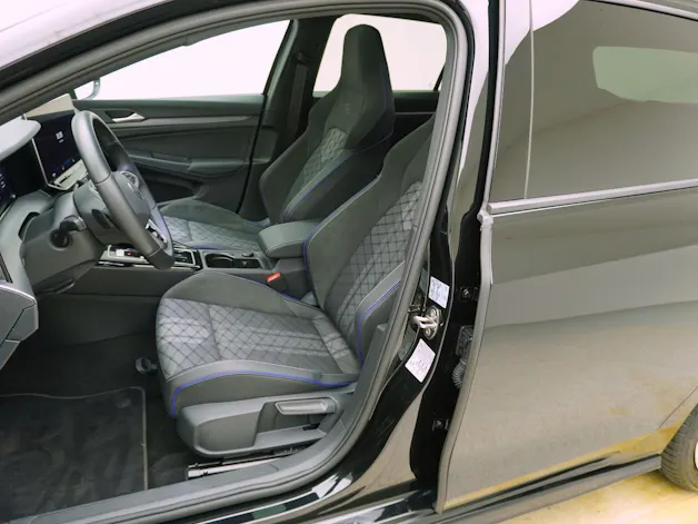 VW Golf 8.5 2.0 TSI DSG R-Line Black Style 4Motion