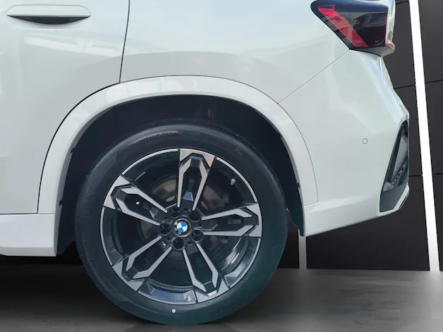 BMW X1 U11 23i xDrive paddles